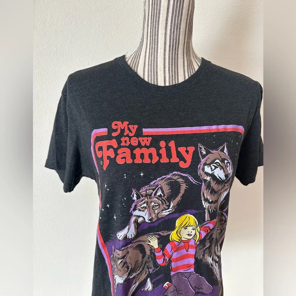 My New Family Wolf Woman's Tee Outdoor Size M